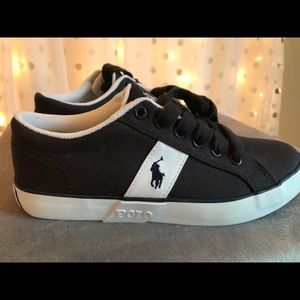 Polo navy blue and white sneakers